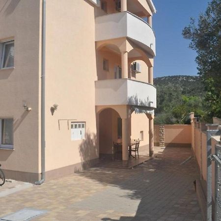 Apartments Antonija - Fitness Vinišće エクステリア 写真