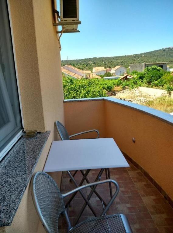 Apartments Antonija - Fitness Vinišće エクステリア 写真