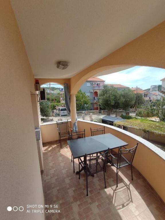 Apartments Antonija - Fitness Vinišće エクステリア 写真