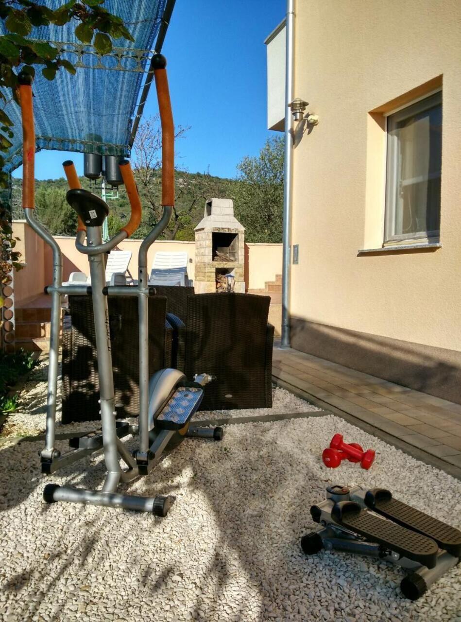 Apartments Antonija - Fitness Vinišće エクステリア 写真