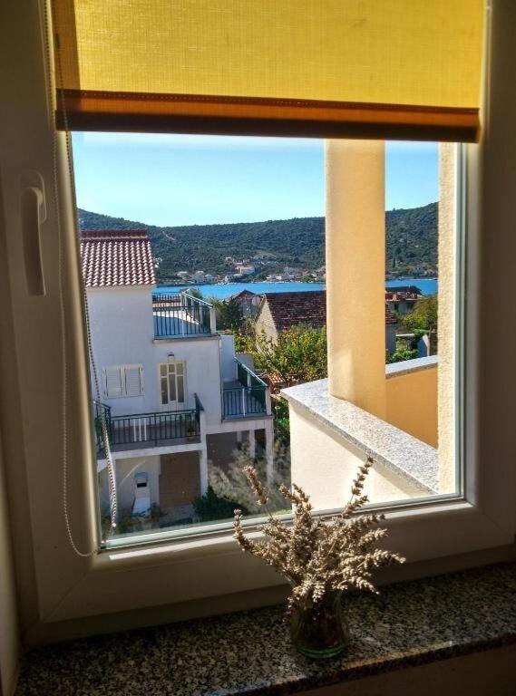 Apartments Antonija - Fitness Vinišće エクステリア 写真