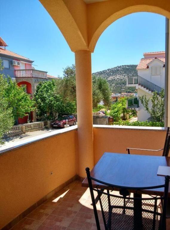 Apartments Antonija - Fitness Vinišće エクステリア 写真