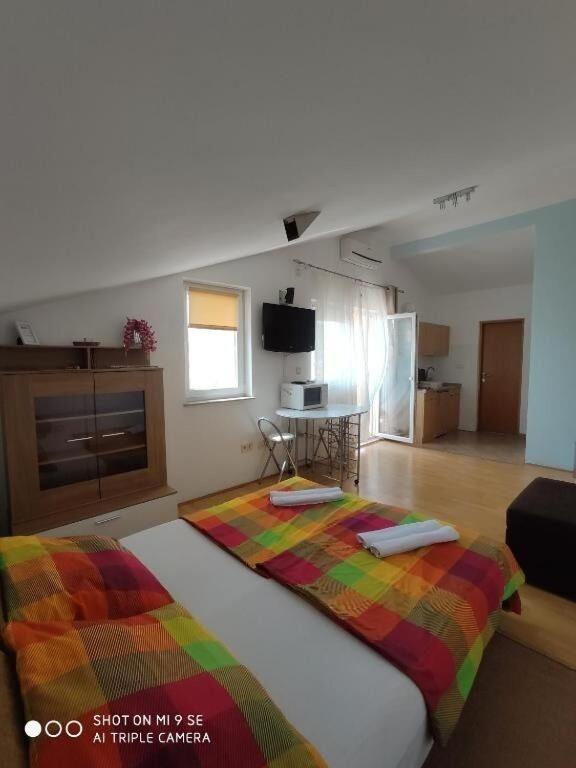 Apartments Antonija - Fitness Vinišće エクステリア 写真