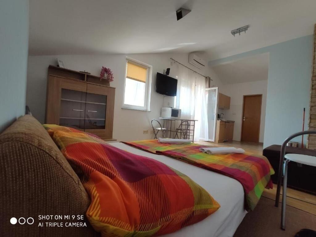 Apartments Antonija - Fitness Vinišće エクステリア 写真